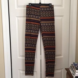 2/$10 Aztec print knit leggings